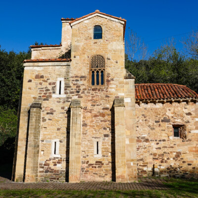 Iglesia de San Miguel de Lillo (completed in 842 CE), Oviedo, Spain.