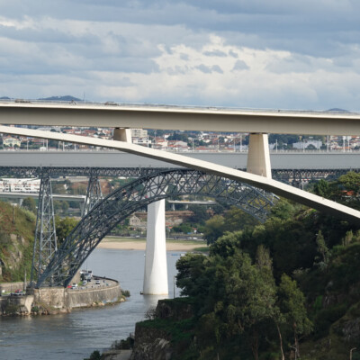 As a Portlander, many bridges over a river is a familiar sight.