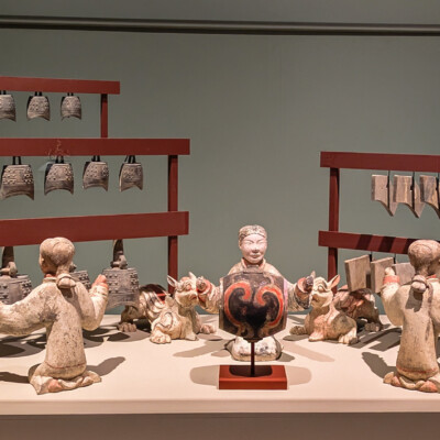 Musicians playing chimes, bells, and a drum, from the Western Han Dynasty (206 BCE – 9 CE) Musicians playing chimes, bells, and a drum, from the Western Han Dynasty (206 BCE – 9 CE)